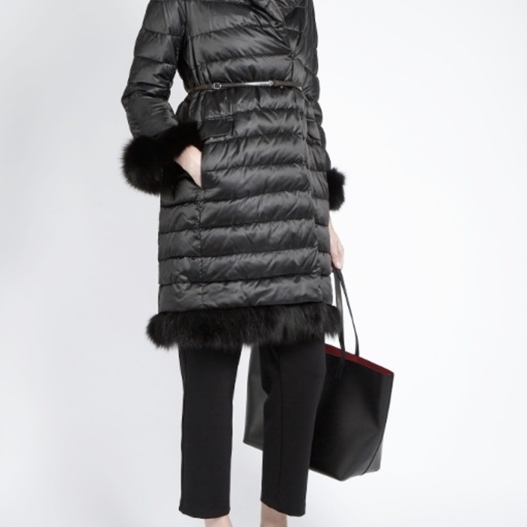 MaxMara Accessories - New MAXMARA Black Fox Fur Cuffs
